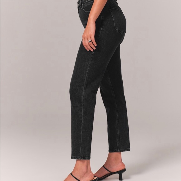 Abercrombie & Fitch; Curve Love, The Mom High Rise - Black - Picture 5 of 9